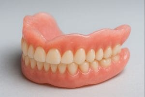 دندان مصنوعی ژله ای کامل با ظاهر طبیعی