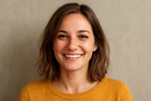 چه کسانی نباید لمینت کنند؟ ۷ گروه پرخطر لمینت دندان که باید بدانید – کلینیک آرنیک